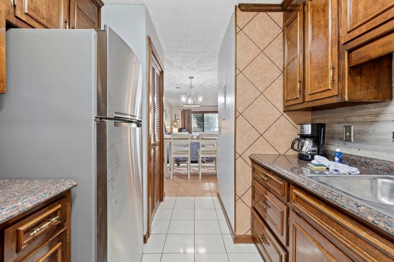 Spacious Modern Condo - 1St Floor - One Block To The Beach Myrtle Beach Exterior photo
