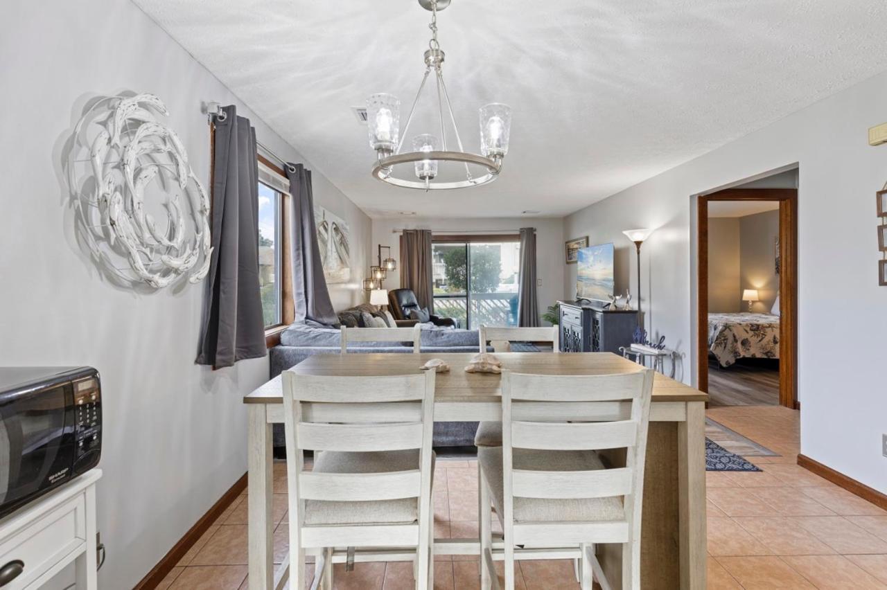 Spacious Modern Condo - 1St Floor - One Block To The Beach Myrtle Beach Exterior photo