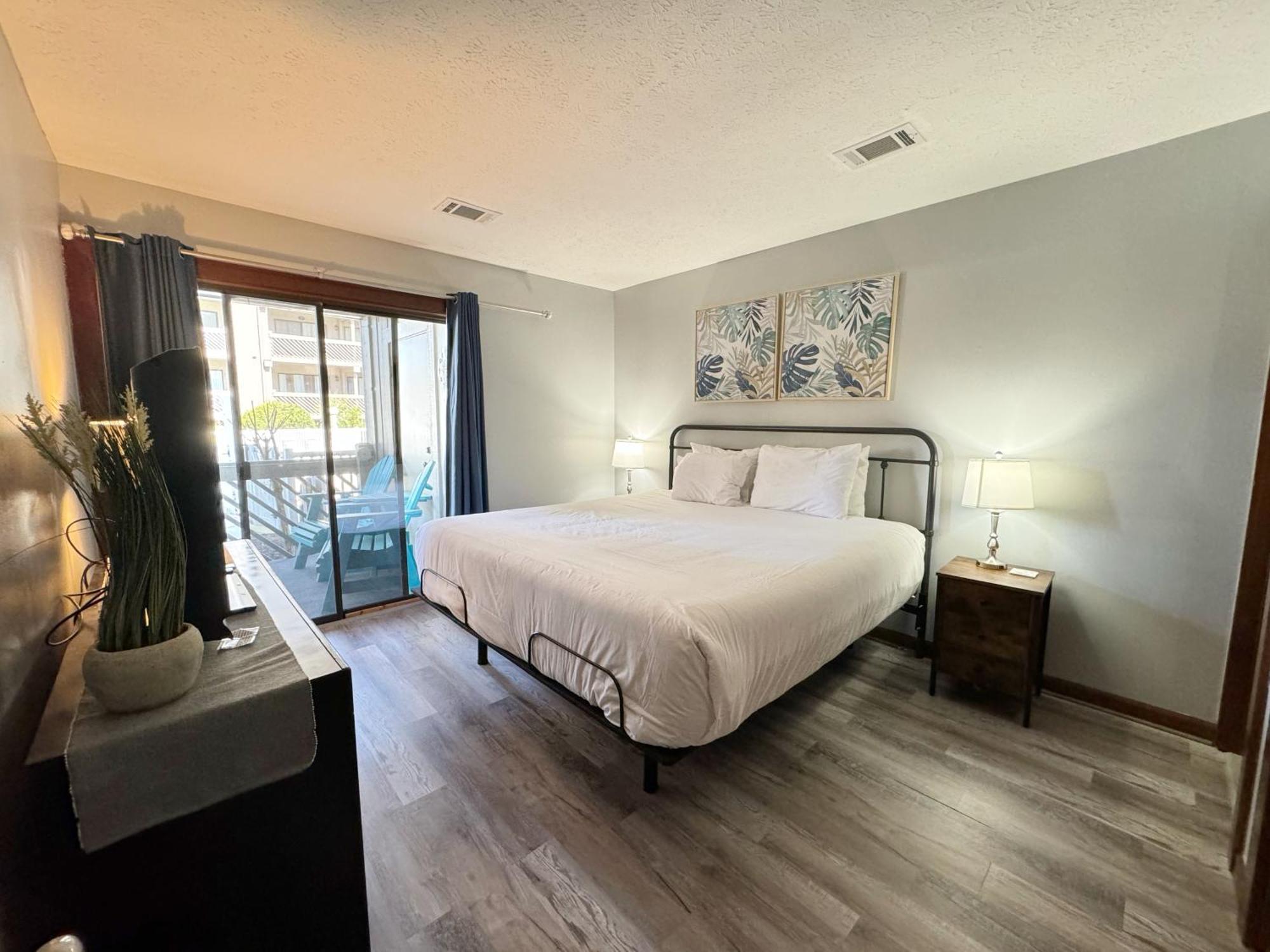 Spacious Modern Condo - 1St Floor - One Block To The Beach Myrtle Beach Exterior photo