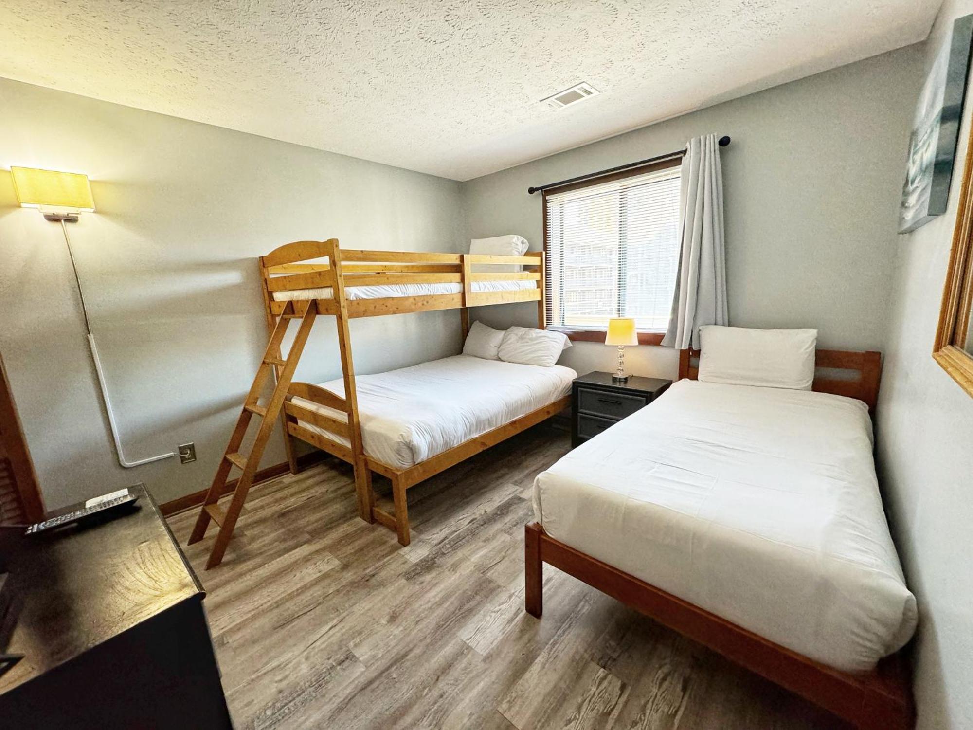 Spacious Modern Condo - 1St Floor - One Block To The Beach Myrtle Beach Exterior photo